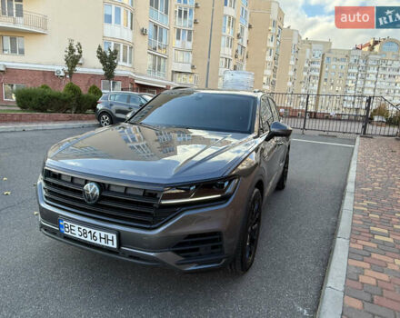 Серый Фольксваген Туарег, объемом двигателя 3 л и пробегом 106 тыс. км за 44700 $, фото 3 на Automoto.ua