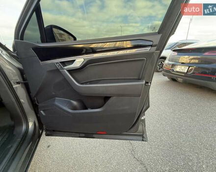 Серый Фольксваген Туарег, объемом двигателя 3 л и пробегом 106 тыс. км за 44700 $, фото 22 на Automoto.ua