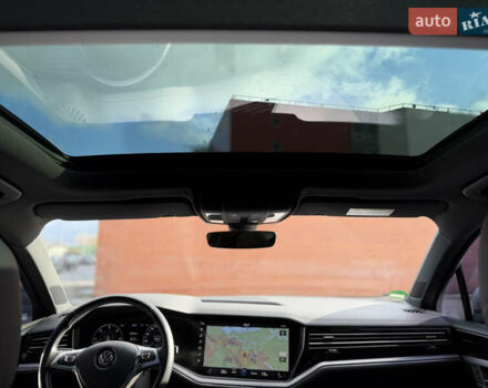 Серый Фольксваген Туарег, объемом двигателя 3 л и пробегом 110 тыс. км за 39900 $, фото 12 на Automoto.ua