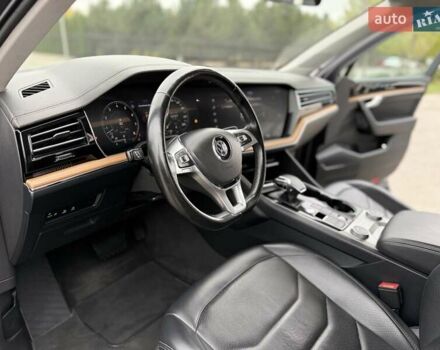 Серый Фольксваген Туарег, объемом двигателя 2.99 л и пробегом 200 тыс. км за 33700 $, фото 27 на Automoto.ua