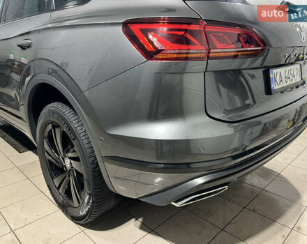 Серый Фольксваген Туарег, объемом двигателя 2.97 л и пробегом 225 тыс. км за 43900 $, фото 6 на Automoto.ua