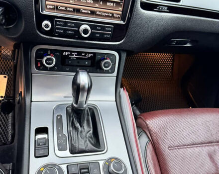 Серый Фольксваген Туарег, объемом двигателя 3 л и пробегом 228 тыс. км за 34900 $, фото 8 на Automoto.ua