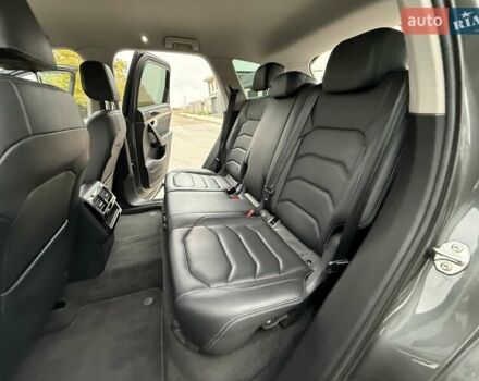 Серый Фольксваген Туарег, объемом двигателя 2.99 л и пробегом 200 тыс. км за 33700 $, фото 48 на Automoto.ua