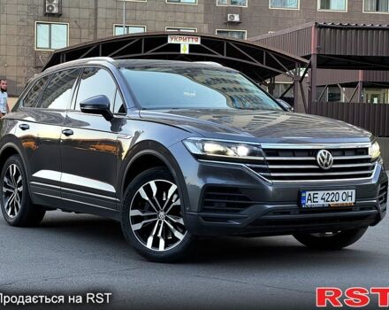 Сірий Фольксваген Туарег, об'ємом двигуна 3 л та пробігом 158 тис. км за 38000 $, фото 1 на Automoto.ua