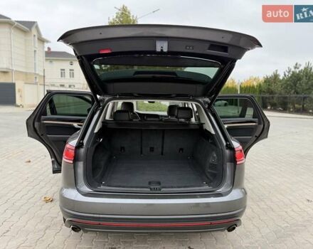 Серый Фольксваген Туарег, объемом двигателя 2.99 л и пробегом 200 тыс. км за 33700 $, фото 42 на Automoto.ua