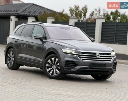 Серый Фольксваген Туарег, объемом двигателя 2.99 л и пробегом 200 тыс. км за 33700 $, фото 11 на Automoto.ua