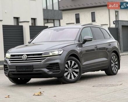 Серый Фольксваген Туарег, объемом двигателя 2.99 л и пробегом 200 тыс. км за 33700 $, фото 1 на Automoto.ua