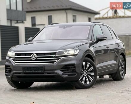 Серый Фольксваген Туарег, объемом двигателя 2.99 л и пробегом 200 тыс. км за 33700 $, фото 2 на Automoto.ua