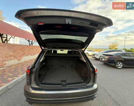 Серый Фольксваген Туарег, объемом двигателя 3 л и пробегом 106 тыс. км за 44700 $, фото 20 на Automoto.ua