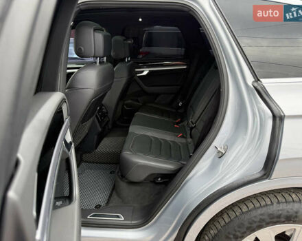 Серый Фольксваген Туарег, объемом двигателя 3 л и пробегом 109 тыс. км за 39700 $, фото 37 на Automoto.ua