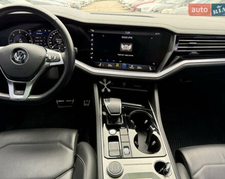 Серый Фольксваген Туарег, объемом двигателя 3 л и пробегом 109 тыс. км за 39700 $, фото 18 на Automoto.ua