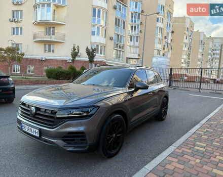 Серый Фольксваген Туарег, объемом двигателя 3 л и пробегом 106 тыс. км за 44700 $, фото 4 на Automoto.ua