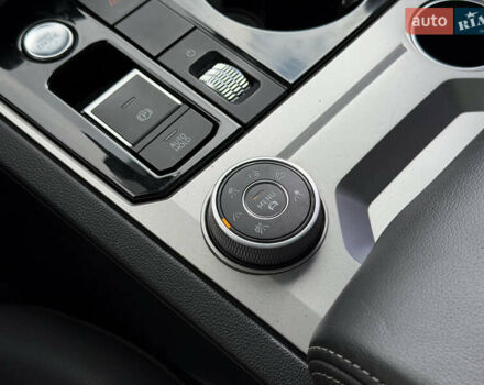 Серый Фольксваген Туарег, объемом двигателя 3 л и пробегом 110 тыс. км за 39900 $, фото 11 на Automoto.ua