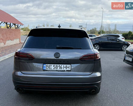 Серый Фольксваген Туарег, объемом двигателя 3 л и пробегом 106 тыс. км за 44700 $, фото 69 на Automoto.ua