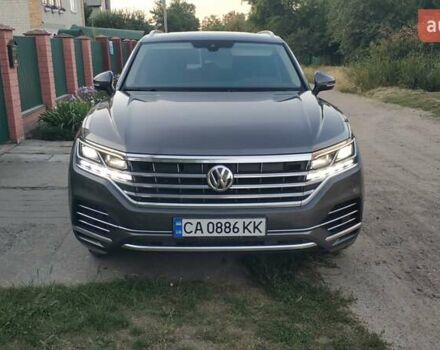Сірий Фольксваген Туарег, об'ємом двигуна 3 л та пробігом 292 тис. км за 37900 $, фото 1 на Automoto.ua