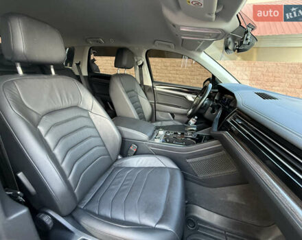 Серый Фольксваген Туарег, объемом двигателя 3 л и пробегом 106 тыс. км за 44700 $, фото 24 на Automoto.ua