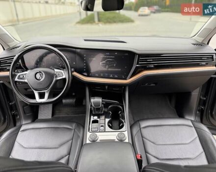 Серый Фольксваген Туарег, объемом двигателя 2.99 л и пробегом 200 тыс. км за 33700 $, фото 34 на Automoto.ua