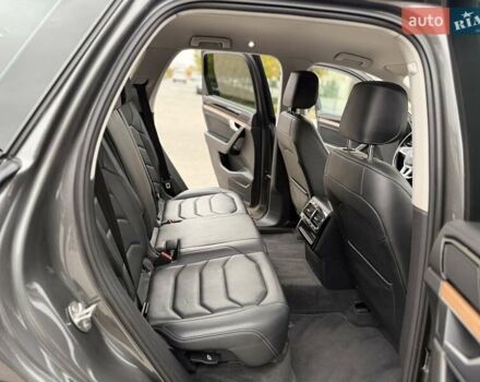 Серый Фольксваген Туарег, объемом двигателя 2.99 л и пробегом 200 тыс. км за 33700 $, фото 35 на Automoto.ua