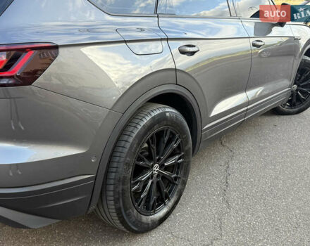 Серый Фольксваген Туарег, объемом двигателя 3 л и пробегом 106 тыс. км за 44700 $, фото 35 на Automoto.ua