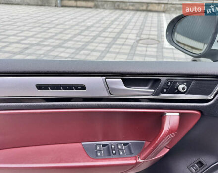 Серый Фольксваген Туарег, объемом двигателя 3 л и пробегом 228 тыс. км за 34900 $, фото 11 на Automoto.ua