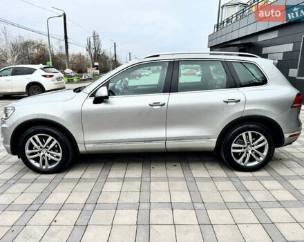 Серый Фольксваген Туарег, объемом двигателя 3 л и пробегом 228 тыс. км за 34900 $, фото 2 на Automoto.ua