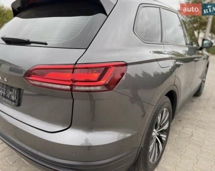 Серый Фольксваген Туарег, объемом двигателя 2.99 л и пробегом 200 тыс. км за 33700 $, фото 25 на Automoto.ua