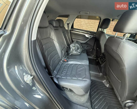 Серый Фольксваген Туарег, объемом двигателя 3 л и пробегом 106 тыс. км за 44700 $, фото 21 на Automoto.ua