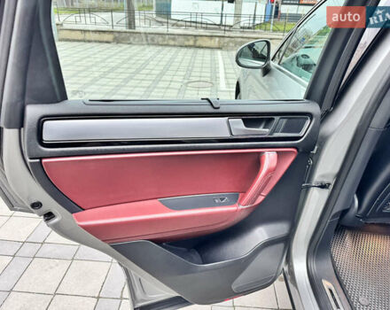 Серый Фольксваген Туарег, объемом двигателя 3 л и пробегом 228 тыс. км за 34900 $, фото 12 на Automoto.ua