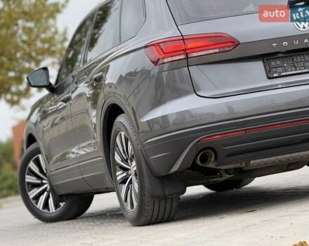 Серый Фольксваген Туарег, объемом двигателя 2.99 л и пробегом 200 тыс. км за 33700 $, фото 13 на Automoto.ua