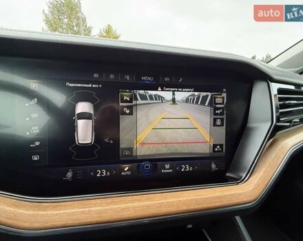 Серый Фольксваген Туарег, объемом двигателя 2.99 л и пробегом 200 тыс. км за 33700 $, фото 53 на Automoto.ua