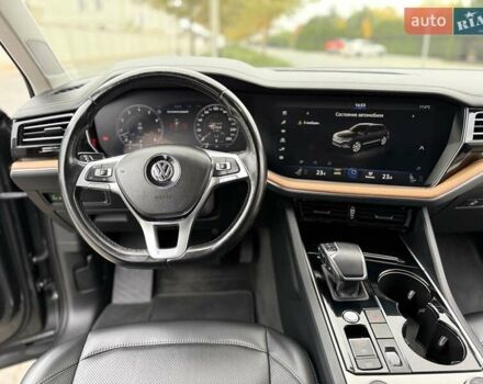 Серый Фольксваген Туарег, объемом двигателя 2.99 л и пробегом 200 тыс. км за 33700 $, фото 33 на Automoto.ua