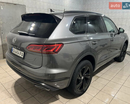 Серый Фольксваген Туарег, объемом двигателя 2.97 л и пробегом 225 тыс. км за 43900 $, фото 3 на Automoto.ua