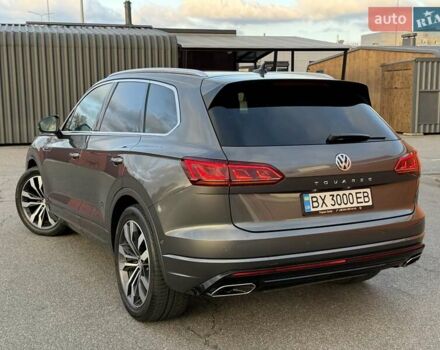 Серый Фольксваген Туарег, объемом двигателя 2.97 л и пробегом 139 тыс. км за 45900 $, фото 5 на Automoto.ua