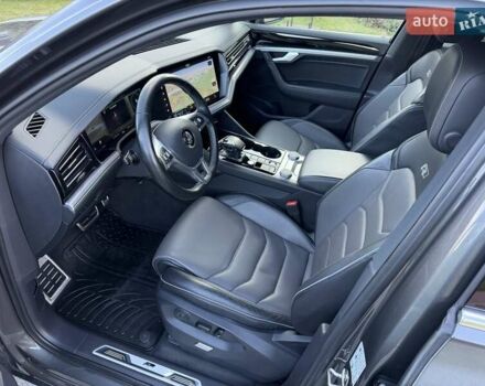 Серый Фольксваген Туарег, объемом двигателя 2.97 л и пробегом 139 тыс. км за 45900 $, фото 36 на Automoto.ua