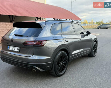 Серый Фольксваген Туарег, объемом двигателя 3 л и пробегом 106 тыс. км за 44700 $, фото 70 на Automoto.ua
