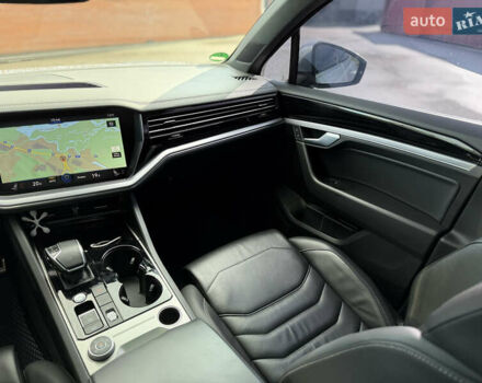 Серый Фольксваген Туарег, объемом двигателя 3 л и пробегом 110 тыс. км за 39900 $, фото 13 на Automoto.ua