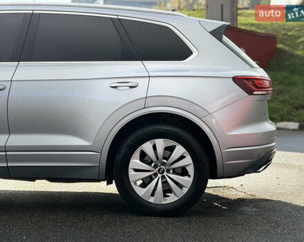 Серый Фольксваген Туарег, объемом двигателя 3 л и пробегом 110 тыс. км за 39900 $, фото 3 на Automoto.ua