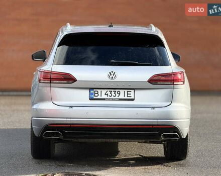 Серый Фольксваген Туарег, объемом двигателя 3 л и пробегом 110 тыс. км за 39900 $, фото 5 на Automoto.ua