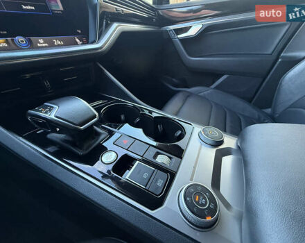 Серый Фольксваген Туарег, объемом двигателя 3 л и пробегом 106 тыс. км за 44700 $, фото 5 на Automoto.ua