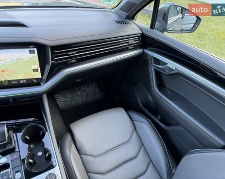 Серый Фольксваген Туарег, объемом двигателя 2.97 л и пробегом 139 тыс. км за 45900 $, фото 25 на Automoto.ua