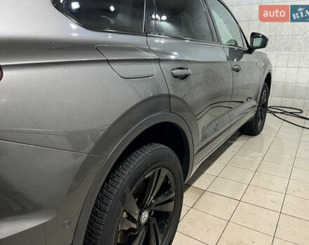 Серый Фольксваген Туарег, объемом двигателя 2.97 л и пробегом 225 тыс. км за 43900 $, фото 10 на Automoto.ua