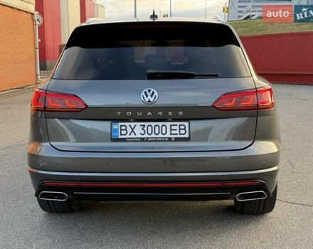 Серый Фольксваген Туарег, объемом двигателя 2.97 л и пробегом 139 тыс. км за 45900 $, фото 4 на Automoto.ua