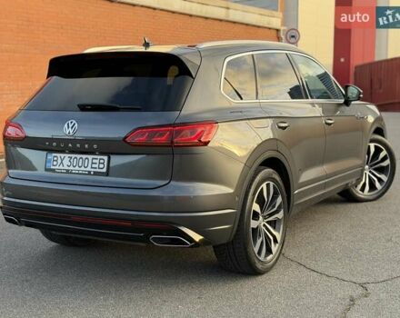 Серый Фольксваген Туарег, объемом двигателя 2.97 л и пробегом 139 тыс. км за 45900 $, фото 3 на Automoto.ua
