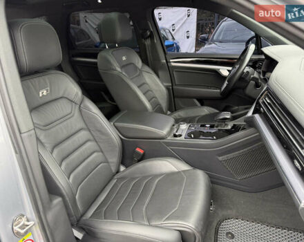 Серый Фольксваген Туарег, объемом двигателя 3 л и пробегом 109 тыс. км за 39700 $, фото 46 на Automoto.ua