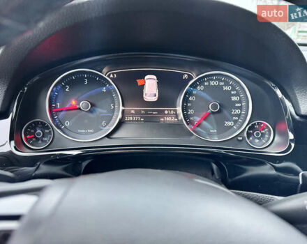 Серый Фольксваген Туарег, объемом двигателя 3 л и пробегом 228 тыс. км за 34900 $, фото 9 на Automoto.ua