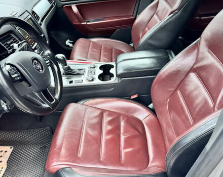 Серый Фольксваген Туарег, объемом двигателя 3 л и пробегом 228 тыс. км за 34900 $, фото 7 на Automoto.ua