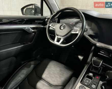 Серый Фольксваген Туарег, объемом двигателя 2.97 л и пробегом 225 тыс. км за 43900 $, фото 33 на Automoto.ua