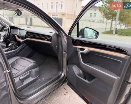 Серый Фольксваген Туарег, объемом двигателя 2.99 л и пробегом 200 тыс. км за 33700 $, фото 40 на Automoto.ua