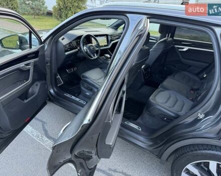 Серый Фольксваген Туарег, объемом двигателя 2.97 л и пробегом 139 тыс. км за 45900 $, фото 35 на Automoto.ua