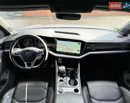 Серый Фольксваген Туарег, объемом двигателя 3 л и пробегом 110 тыс. км за 39900 $, фото 23 на Automoto.ua